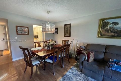 Condo in Pembroke Pines, Florida, 1 bedroom  № 1170581 - photo 10