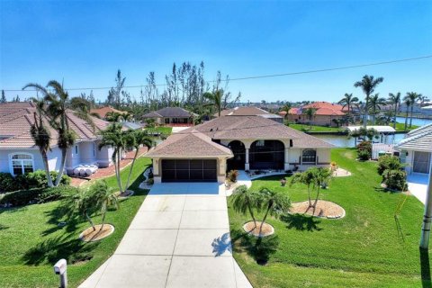 Villa ou maison à vendre à Port Charlotte, Floride: 3 chambres, 188.59 m2 № 351209 - photo 1
