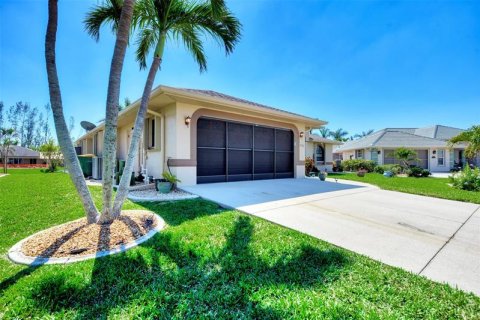 Villa ou maison à vendre à Port Charlotte, Floride: 3 chambres, 188.59 m2 № 351209 - photo 3