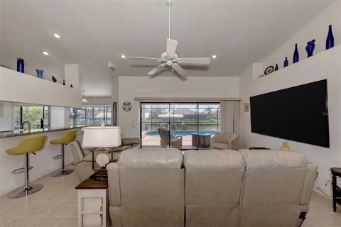 Villa ou maison à vendre à Port Charlotte, Floride: 3 chambres, 188.59 m2 № 351209 - photo 13