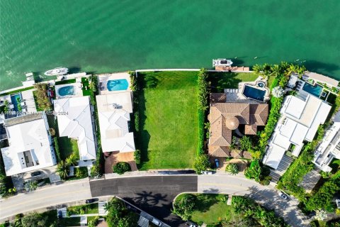 Villa ou maison à vendre à Bay Harbor Islands, Floride № 1013936 - photo 4