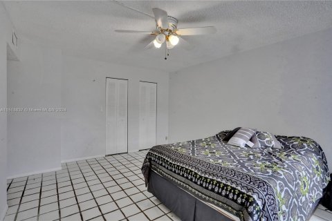 Condominio en venta en Hallandale Beach, Florida, 2 dormitorios, 104.98 m2 № 962975 - foto 22