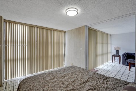 Condominio en venta en Hallandale Beach, Florida, 2 dormitorios, 104.98 m2 № 962975 - foto 11