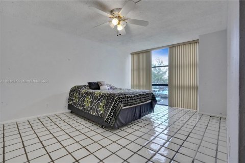 Condominio en venta en Hallandale Beach, Florida, 2 dormitorios, 104.98 m2 № 962975 - foto 21