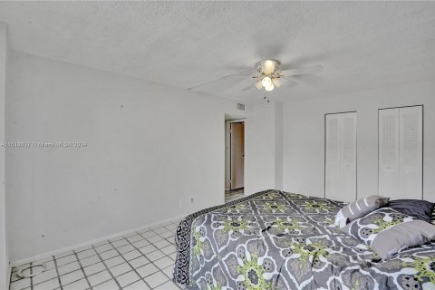 Condominio en venta en Hallandale Beach, Florida, 2 dormitorios, 104.98 m2 № 962975 - foto 23