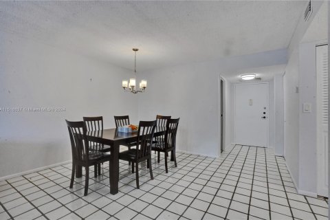 Condominio en venta en Hallandale Beach, Florida, 2 dormitorios, 104.98 m2 № 962975 - foto 13