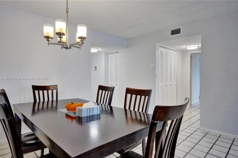 Condominio en venta en Hallandale Beach, Florida, 2 dormitorios, 104.98 m2 № 962975 - foto 14