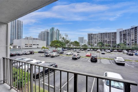 Condominio en venta en Hallandale Beach, Florida, 2 dormitorios, 104.98 m2 № 962975 - foto 5