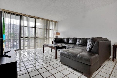 Condominio en venta en Hallandale Beach, Florida, 2 dormitorios, 104.98 m2 № 962975 - foto 4