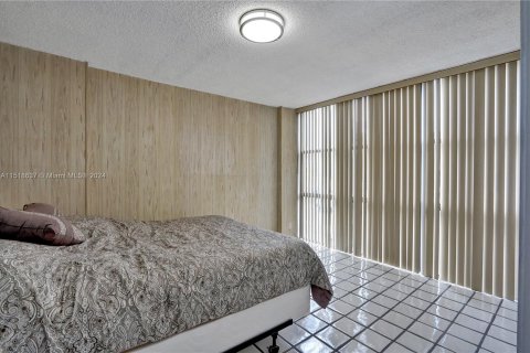 Condominio en venta en Hallandale Beach, Florida, 2 dormitorios, 104.98 m2 № 962975 - foto 10
