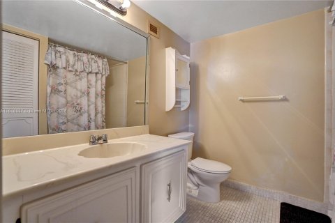 Condominio en venta en Hallandale Beach, Florida, 2 dormitorios, 104.98 m2 № 962975 - foto 19