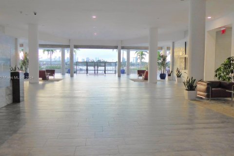 Condominio en venta en Miami Beach, Florida, 1 dormitorio, 75.25 m2 № 1270809 - foto 2