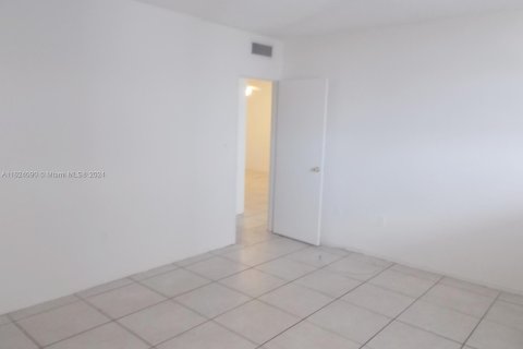 Condo in Miami Beach, Florida, 1 bedroom  № 1270809 - photo 7