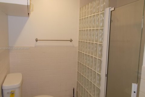 Condo in Miami Beach, Florida, 1 bedroom  № 1270809 - photo 9