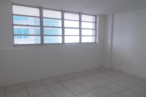 Condo in Miami Beach, Florida, 1 bedroom  № 1270809 - photo 5