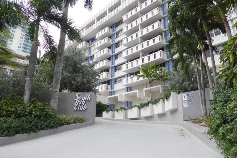 Copropriété à vendre à Miami Beach, Floride: 1 chambre, 75.25 m2 № 1270809 - photo 1