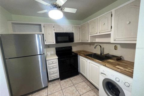 Condo in New Port Richey, Florida, 1 bedroom  № 1385346 - photo 6