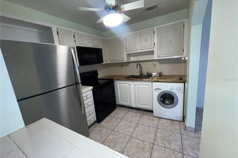 Condo in New Port Richey, Florida, 1 bedroom  № 1385346 - photo 7