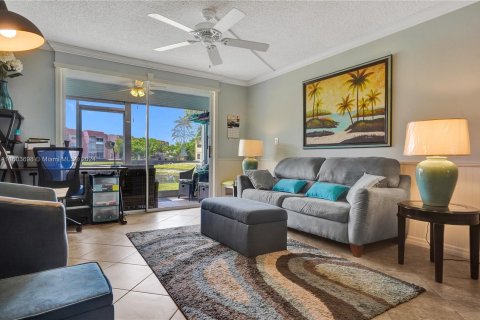 Condo in Sunrise, Florida, 2 bedrooms  № 1223037 - photo 2