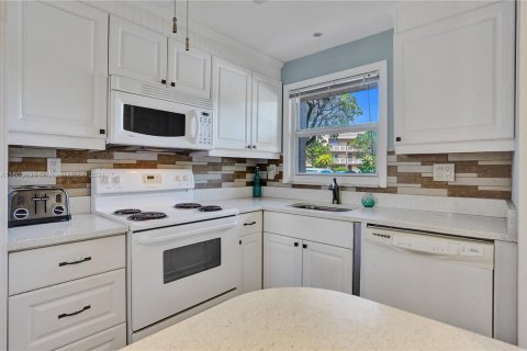 Copropriété à vendre à Sunrise, Floride: 2 chambres, 78.97 m2 № 1223037 - photo 15