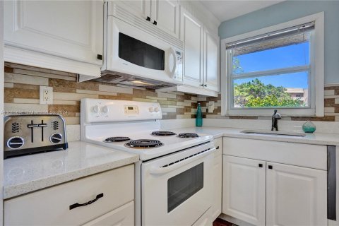 Copropriété à vendre à Sunrise, Floride: 2 chambres, 78.97 m2 № 1223037 - photo 16