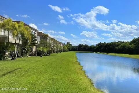 Townhouse in Vero Beach, Florida 2 bedrooms, 139.35 sq.m. № 1116991 - photo 1