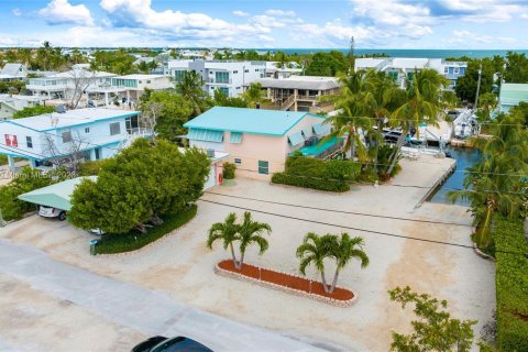 Villa ou maison à vendre à Key Largo, Floride: 4 chambres, 283.17 m2 № 809170 - photo 2