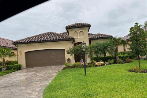 Villa ou maison à louer à Bradenton, Floride: 4 chambres, 208.84 m2 № 214152 - photo 1