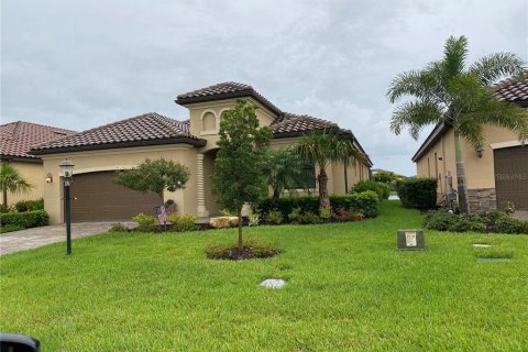 House in LAKEWOOD NATIONAL in Bradenton, Florida 4 bedrooms, 208.84 sq.m. № 214152 - photo 2