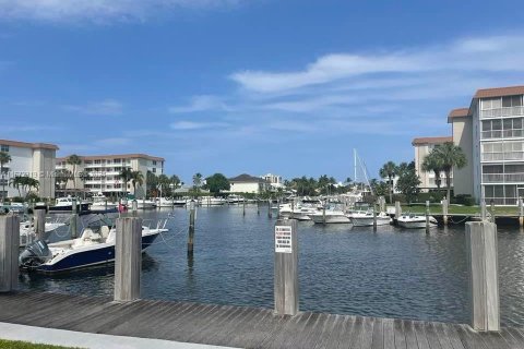 Condo in Delray Beach, Florida, 2 bedrooms  № 1394829 - photo 1