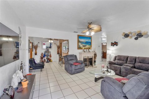 Villa ou maison à vendre à Miami, Floride: 2 chambres, 133.97 m2 № 1394778 - photo 12