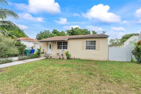 Villa ou maison à vendre à Miami, Floride: 2 chambres, 133.97 m2 № 1394778 - photo 2