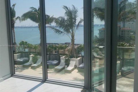 Condo in Miami, Florida, 1 bedroom  № 1394827 - photo 3