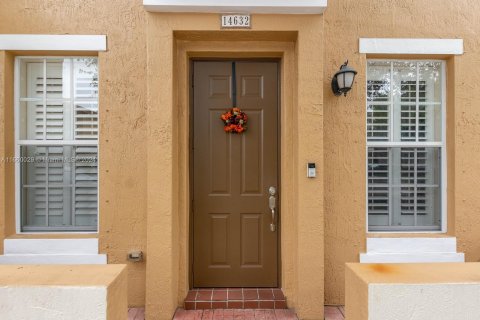 Townhouse in Pembroke Pines, Florida 2 bedrooms, 137.68 sq.m. № 1365952 - photo 5