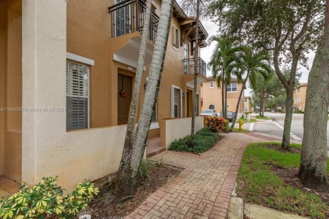 Townhouse in Pembroke Pines, Florida 2 bedrooms, 137.68 sq.m. № 1365952 - photo 4