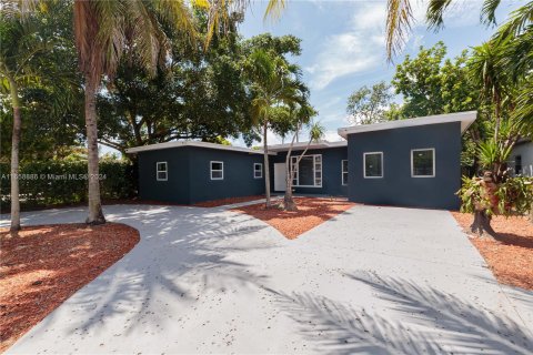 House in Miami, Florida 4 bedrooms, 137.31 sq.m. № 1365441 - photo 3