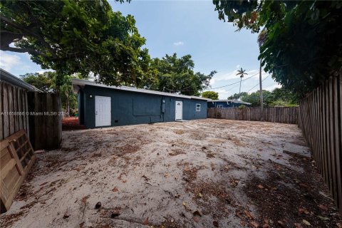 House in Miami, Florida 4 bedrooms, 137.31 sq.m. № 1365441 - photo 19