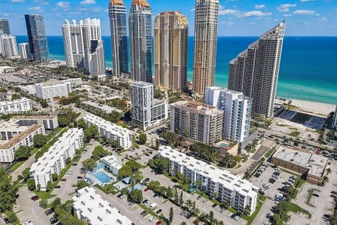 Copropriété à vendre à Sunny Isles Beach, Floride: 1 chambre, 57.6 m2 № 1369139 - photo 1