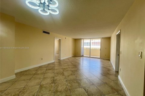 Copropriété à vendre à Hallandale Beach, Floride: 2 chambres, 102.19 m2 № 1369241 - photo 3