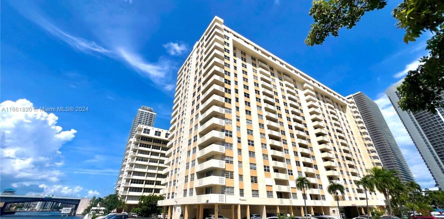 Condo à Hallandale Beach, Floride, 2 chambres  № 1369241