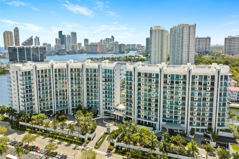 Condo in Aventura, Florida, 2 bedrooms  № 1270832 - photo 29