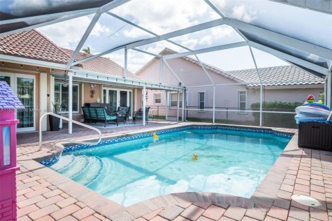 Villa ou maison à vendre à Pembroke Pines, Floride: 4 chambres, 216.65 m2 № 1270874 - photo 18