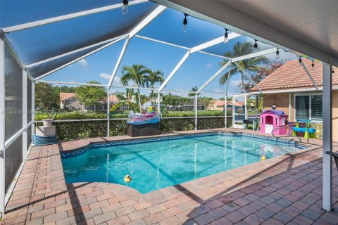 Villa ou maison à vendre à Pembroke Pines, Floride: 4 chambres, 216.65 m2 № 1270874 - photo 16