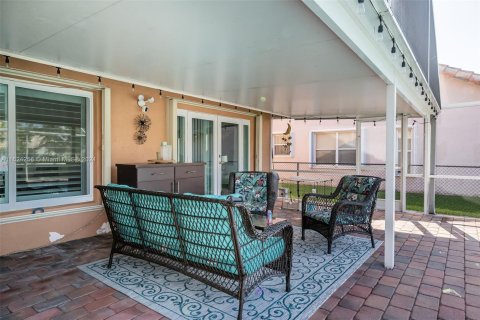 Villa ou maison à vendre à Pembroke Pines, Floride: 4 chambres, 216.65 m2 № 1270874 - photo 19