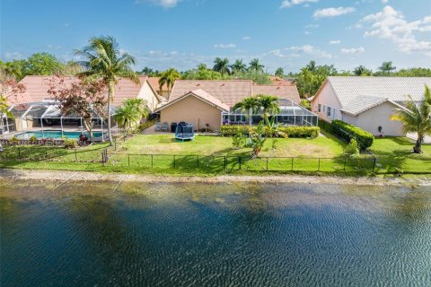 Villa ou maison à vendre à Pembroke Pines, Floride: 4 chambres, 216.65 m2 № 1270874 - photo 2