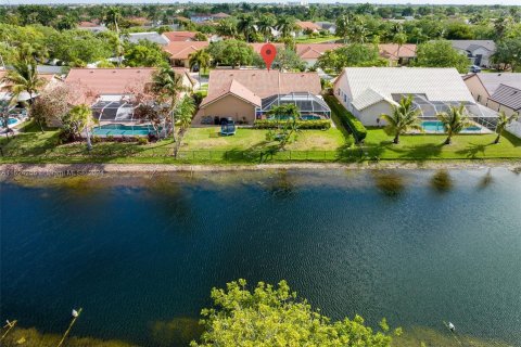 Villa ou maison à vendre à Pembroke Pines, Floride: 4 chambres, 216.65 m2 № 1270874 - photo 5