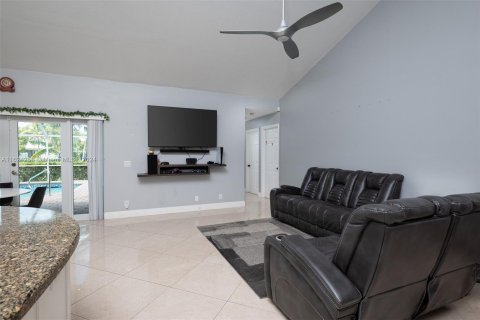 Villa ou maison à vendre à Pembroke Pines, Floride: 4 chambres, 216.65 m2 № 1270874 - photo 28