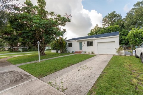 House in Miami Shores, Florida 2 bedrooms, 96.06 sq.m. № 1270872 - photo 1