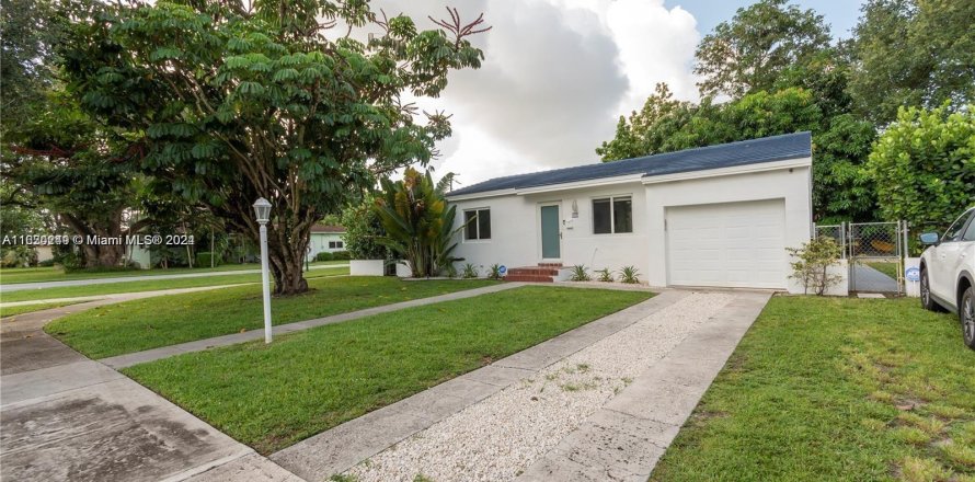 House in Miami Shores, Florida 2 bedrooms, 96.06 sq.m. № 1270872