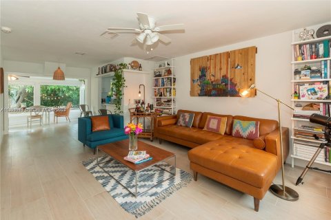 House in Miami Shores, Florida 2 bedrooms, 96.06 sq.m. № 1270872 - photo 5